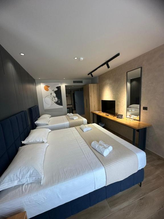 Twin Room - Pool View
